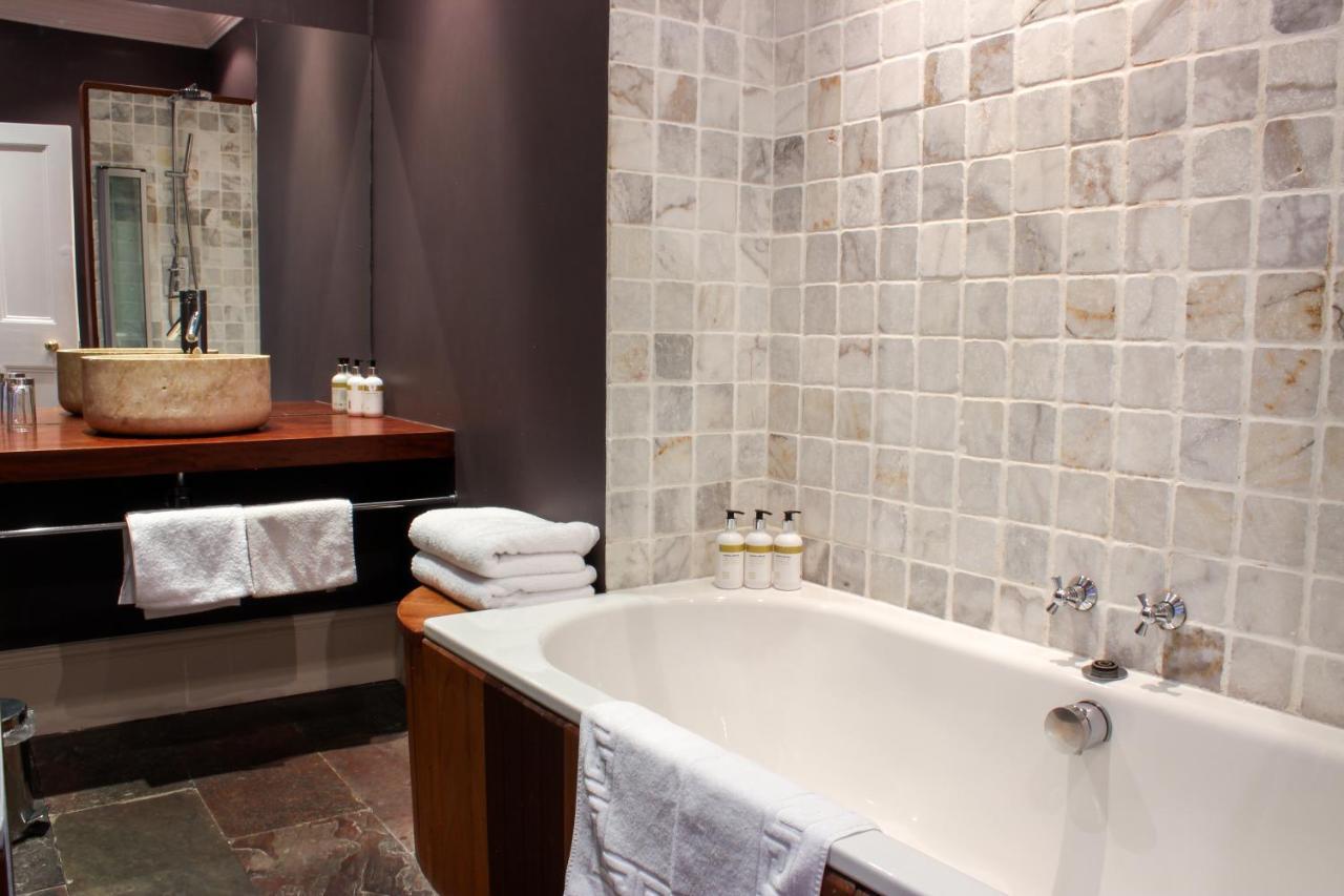 Llys Meddyg Hotel